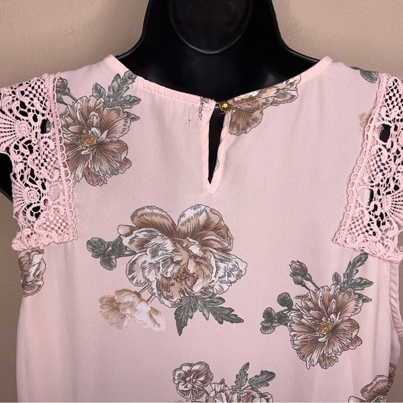 LARGE JUNIORS PINK FLORAL TOP CHARMED LACE ACCENT PASTEL - Picture 7 of 12